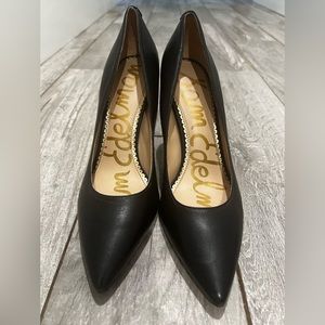 Like New Sam Edelman Danna Pointed black leather Toe size 8.5 high heel pump